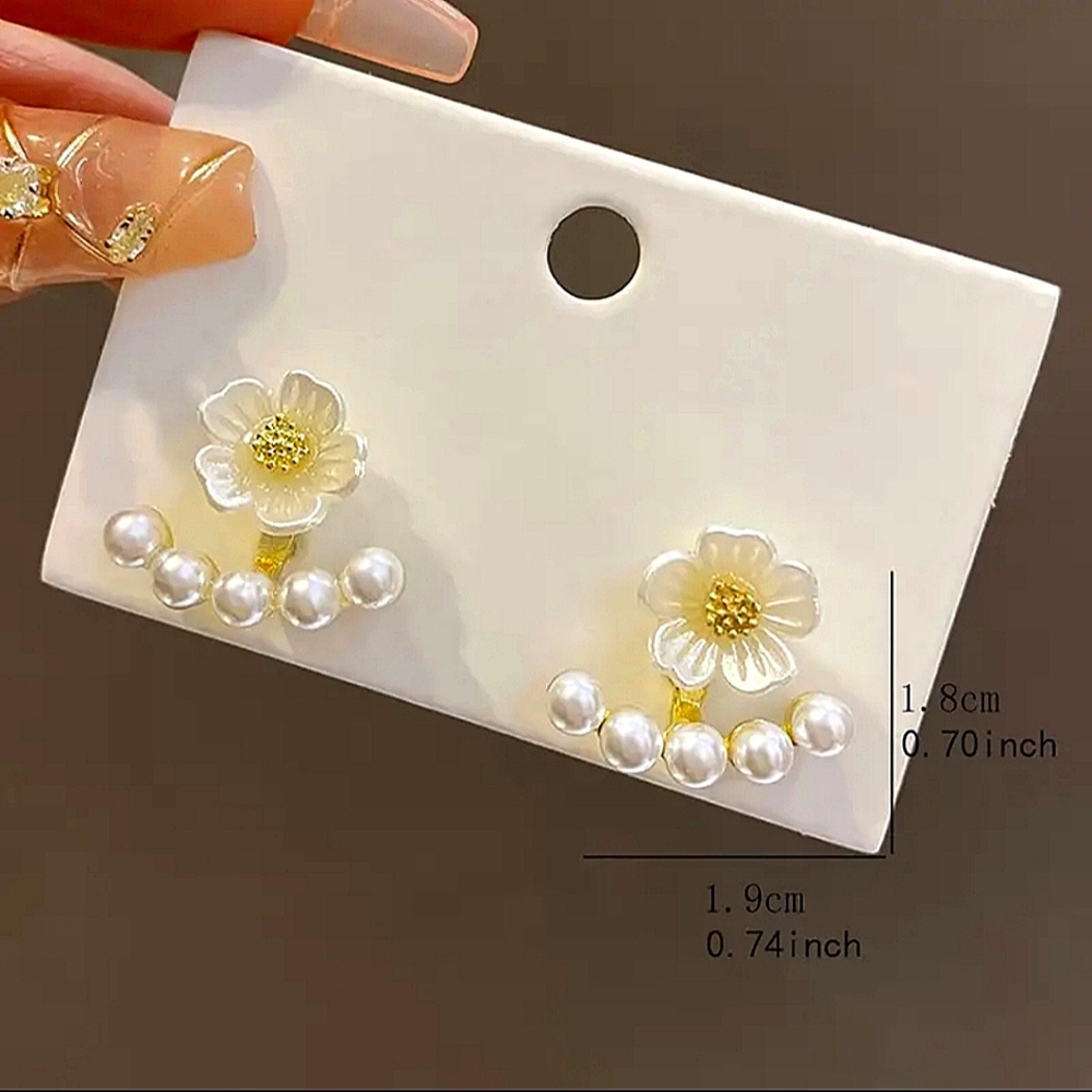 Flower Shaped Pearl Stud Earrings - Picture 3 of 4